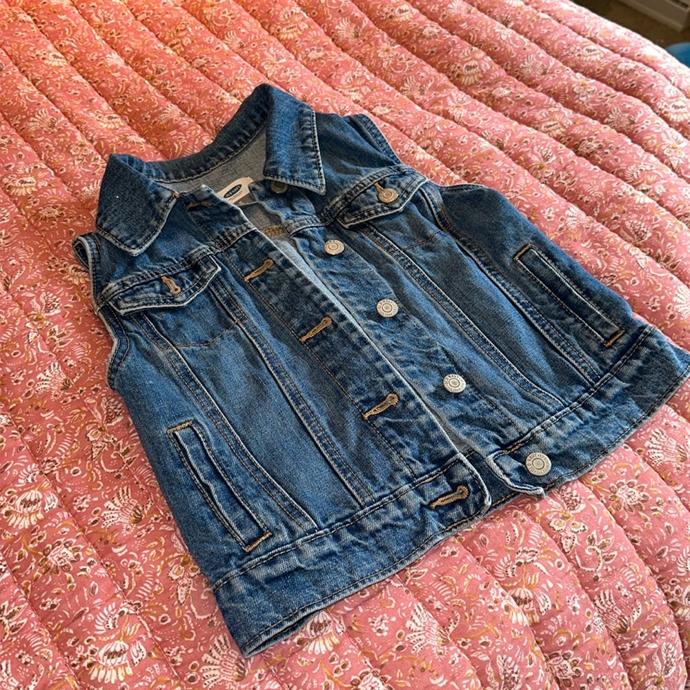 Old Navy Girls sleeveless jean jacket